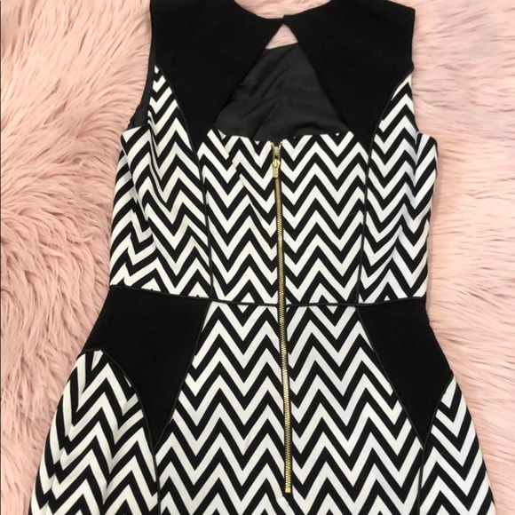 NWOT H&M Sleeveless Chevron Dress size 6 - Picture 5 of 7